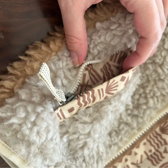 Patagonia Baby Vest with Geometric Pattern - Picture 5 of 8